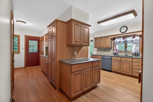 221 Byrnes Drive, Waterloo, IA 50701