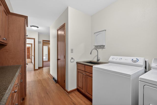 221 Byrnes Drive, Waterloo, IA 50701