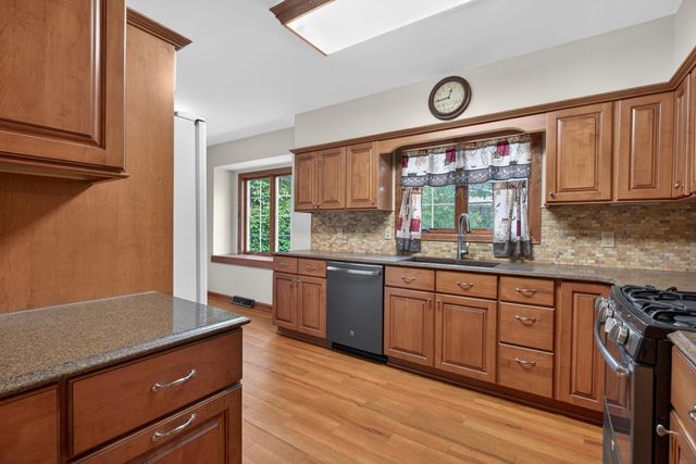 221 Byrnes Drive, Waterloo, IA 50701