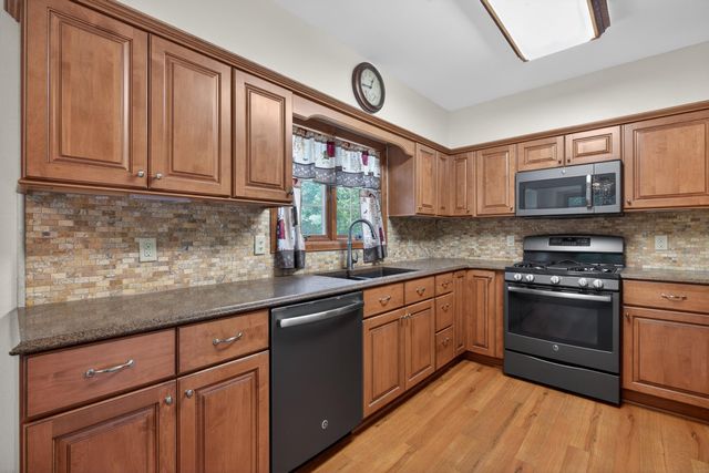 221 Byrnes Drive, Waterloo, IA 50701