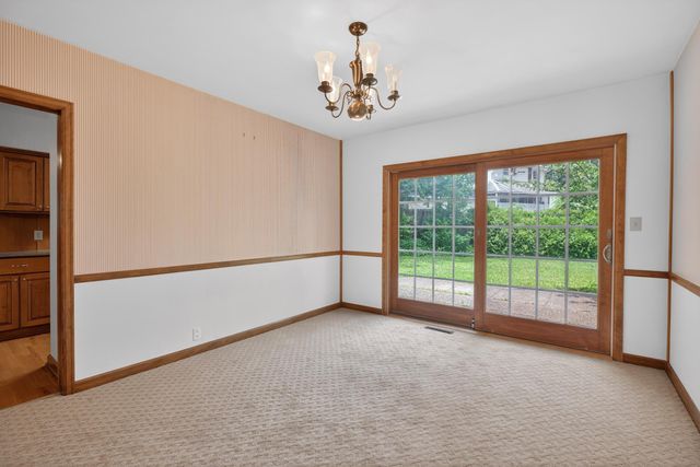 221 Byrnes Drive, Waterloo, IA 50701