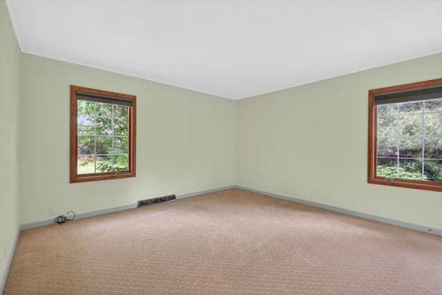 221 Byrnes Drive, Waterloo, IA 50701