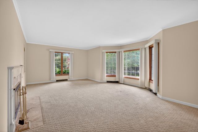 221 Byrnes Drive, Waterloo, IA 50701
