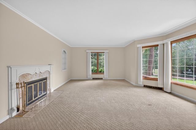 221 Byrnes Drive, Waterloo, IA 50701