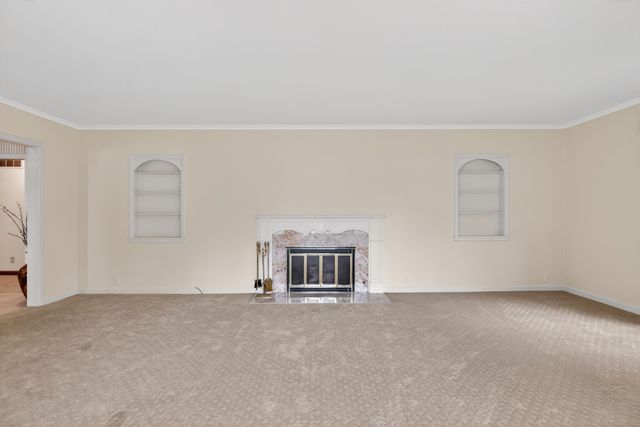 221 Byrnes Drive, Waterloo, IA 50701
