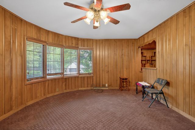221 Byrnes Drive, Waterloo, IA 50701