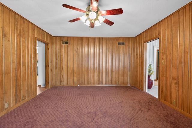 221 Byrnes Drive, Waterloo, IA 50701
