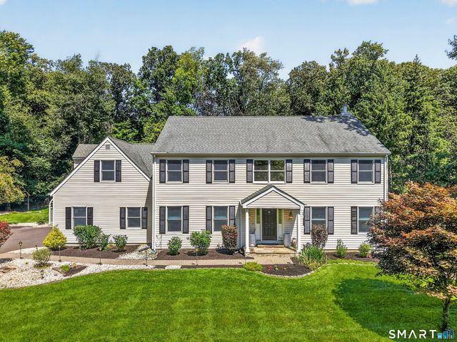 29 Maplewood Drive, Danbury, CT 06811