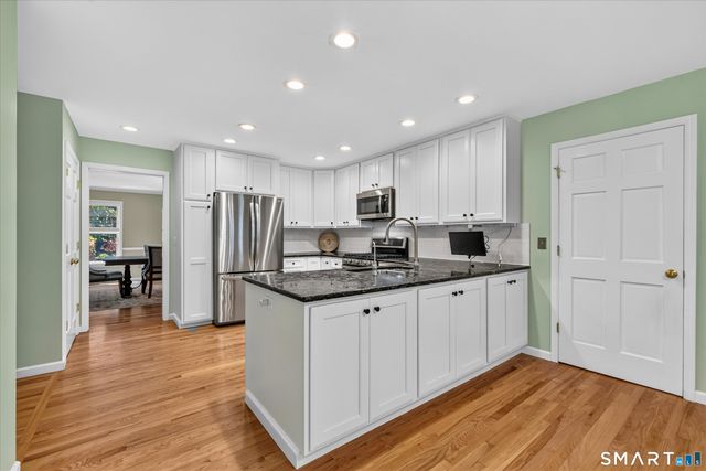 29 Maplewood Drive, Danbury, CT 06811