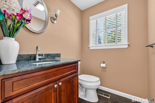 29 Maplewood Drive, Danbury, CT 06811
