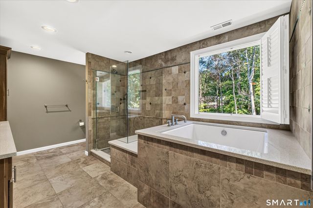 29 Maplewood Drive, Danbury, CT 06811
