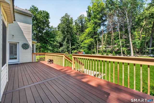29 Maplewood Drive, Danbury, CT 06811