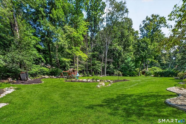 29 Maplewood Drive, Danbury, CT 06811