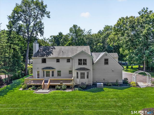 29 Maplewood Drive, Danbury, CT 06811