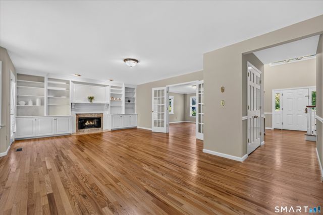 29 Maplewood Drive, Danbury, CT 06811