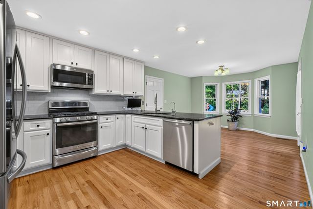 29 Maplewood Drive, Danbury, CT 06811