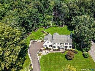29 Maplewood Drive, Danbury, CT 06811