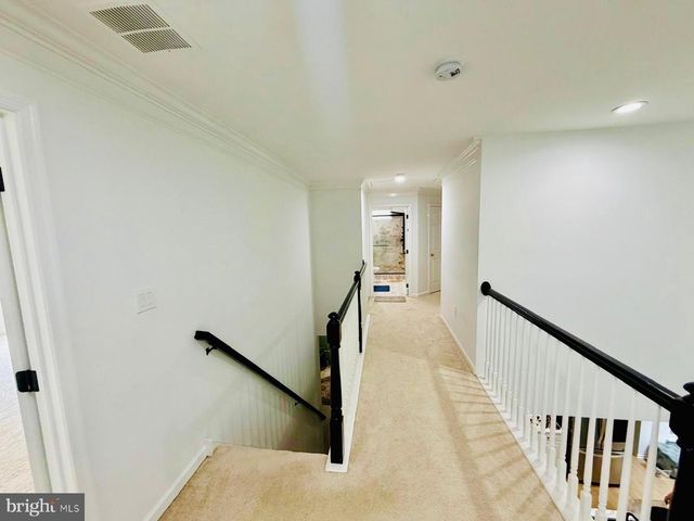 33 BROWNSTONE RD, East Windsor, NJ 08520