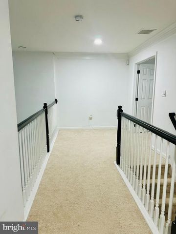 33 BROWNSTONE RD, East Windsor, NJ 08520