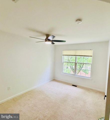 33 BROWNSTONE RD, East Windsor, NJ 08520