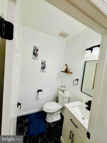 33 BROWNSTONE RD, East Windsor, NJ 08520