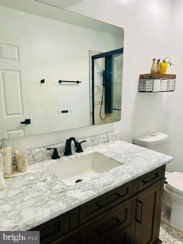 33 BROWNSTONE RD, East Windsor, NJ 08520
