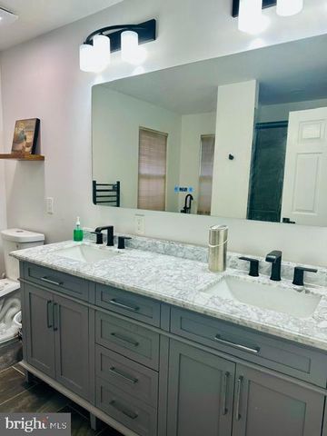33 BROWNSTONE RD, East Windsor, NJ 08520