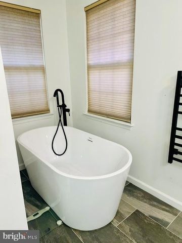 33 BROWNSTONE RD, East Windsor, NJ 08520