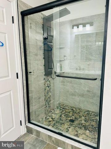 33 BROWNSTONE RD, East Windsor, NJ 08520