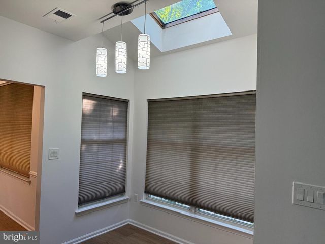 33 BROWNSTONE RD, East Windsor, NJ 08520