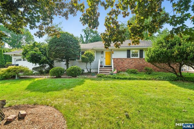 425 Beech Avenue, Paramus, NJ 07652