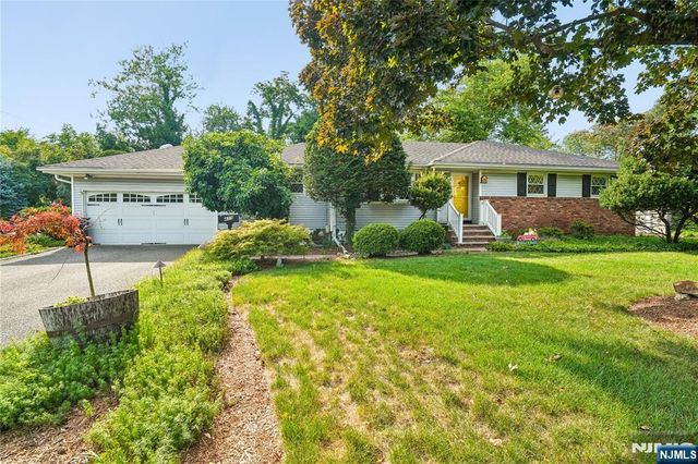 425 Beech Avenue, Paramus, NJ 07652
