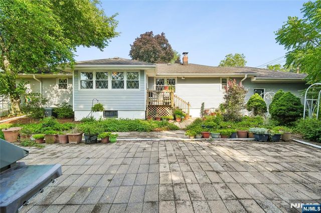 425 Beech Avenue, Paramus, NJ 07652