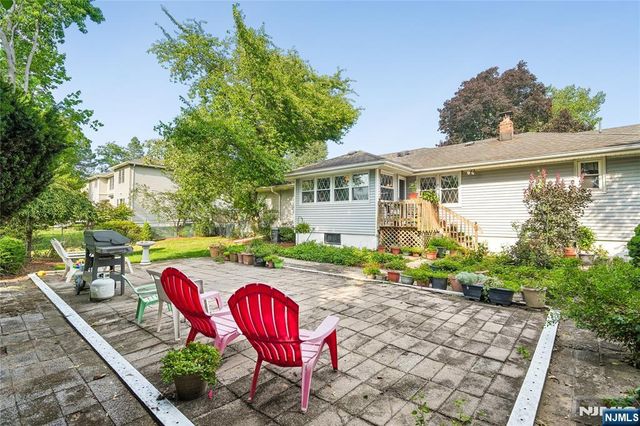 425 Beech Avenue, Paramus, NJ 07652