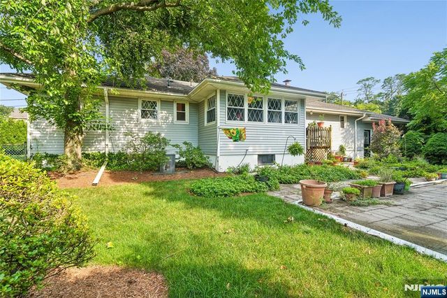 425 Beech Avenue, Paramus, NJ 07652