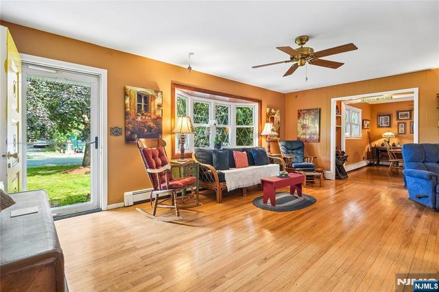 425 Beech Avenue, Paramus, NJ 07652