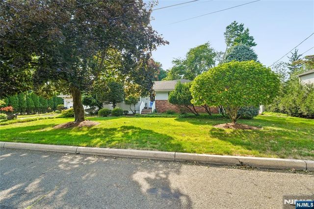 425 Beech Avenue, Paramus, NJ 07652