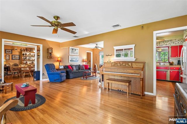 425 Beech Avenue, Paramus, NJ 07652
