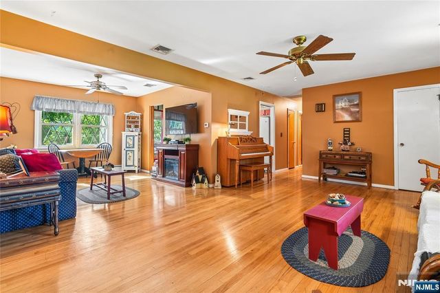 425 Beech Avenue, Paramus, NJ 07652