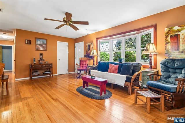 425 Beech Avenue, Paramus, NJ 07652