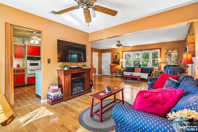 425 Beech Avenue, Paramus, NJ 07652