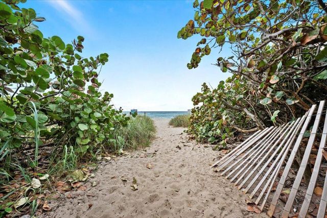 2860 S Ocean Boulevard 201, Palm Beach, FL 33480