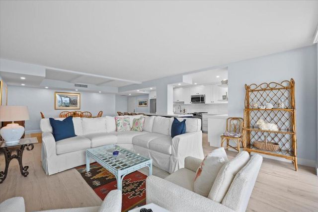 2860 S Ocean Boulevard 201, Palm Beach, FL 33480