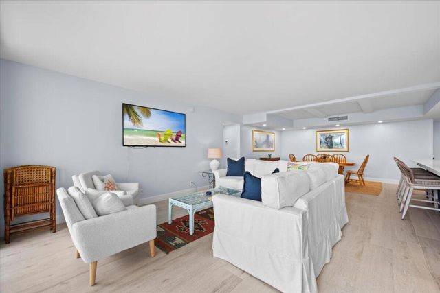 2860 S Ocean Boulevard 201, Palm Beach, FL 33480