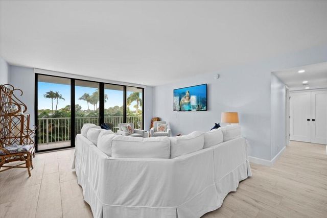 2860 S Ocean Boulevard 201, Palm Beach, FL 33480