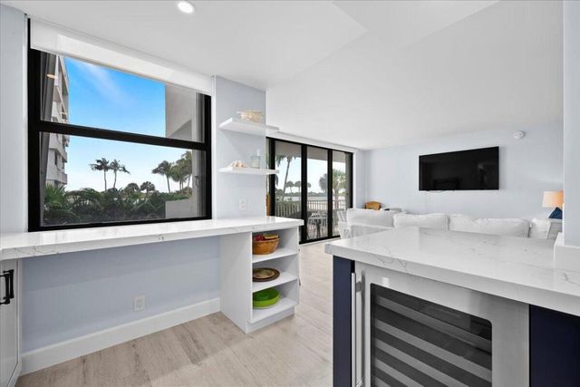 2860 S Ocean Boulevard 201, Palm Beach, FL 33480