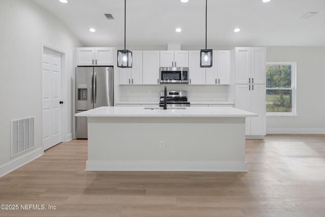 106 COLUMBIA Avenue, Florahome, FL 32140