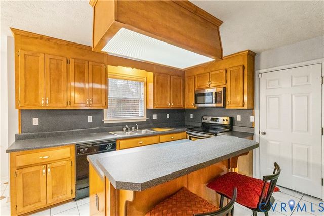 1101 Rockbasket Ln, Chester, VA 23836