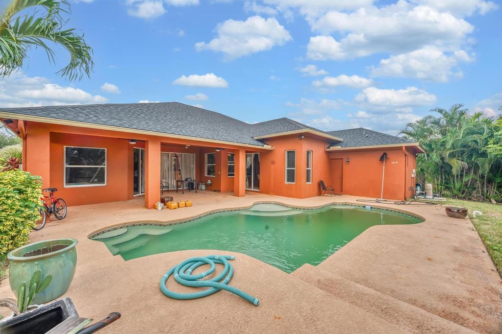 624 SW Nichols Terrace, Port St. Lucie, FL 34953