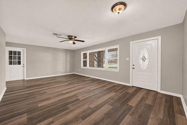 1905 5th Avenue N, Texas City, TX 77590